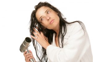 Debes cuidarte para controlar la caída de pelo. Foto: Shutterstock
