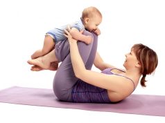 El pilates en familia mejora tu salud y la de tu familia. Foto: Shutterstock.